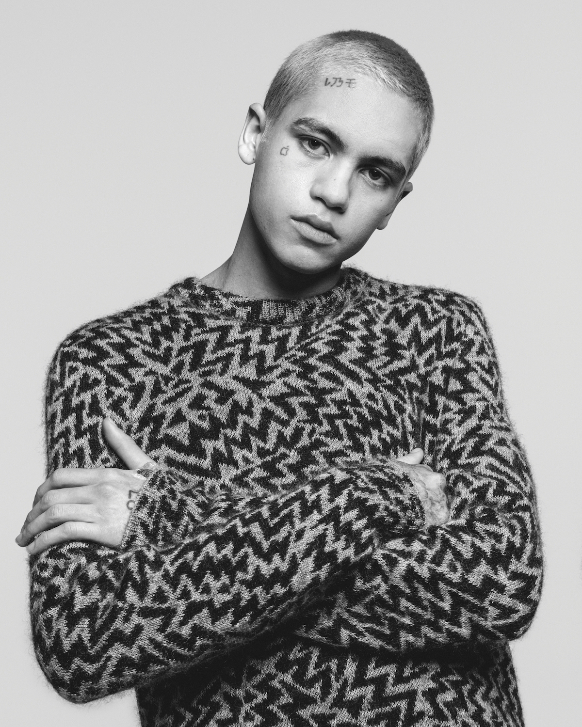  Dominic Fike wears sweater Saint Laurent by Anthony Vaccarello