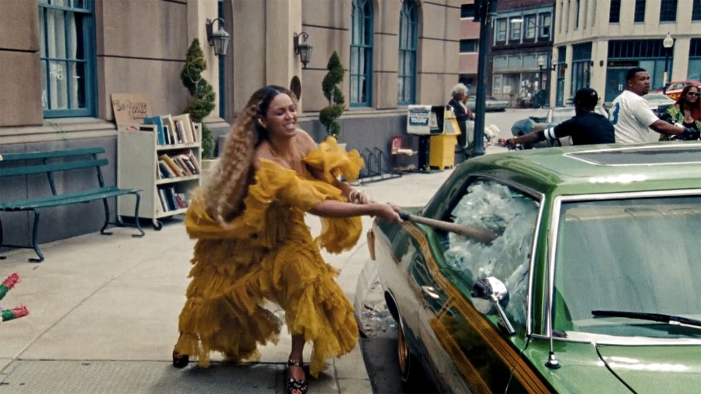 Beyonce Hold Up Lemonade