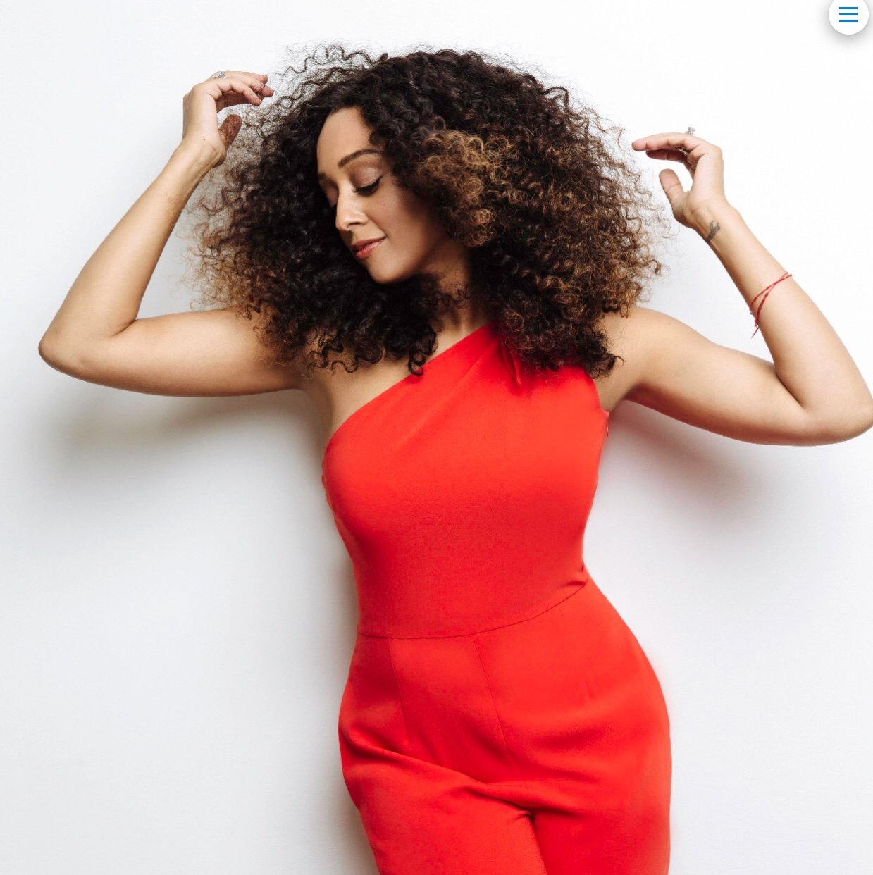 Celebrities Embrace Their Grey Hair During Self Isolation - V Magazine