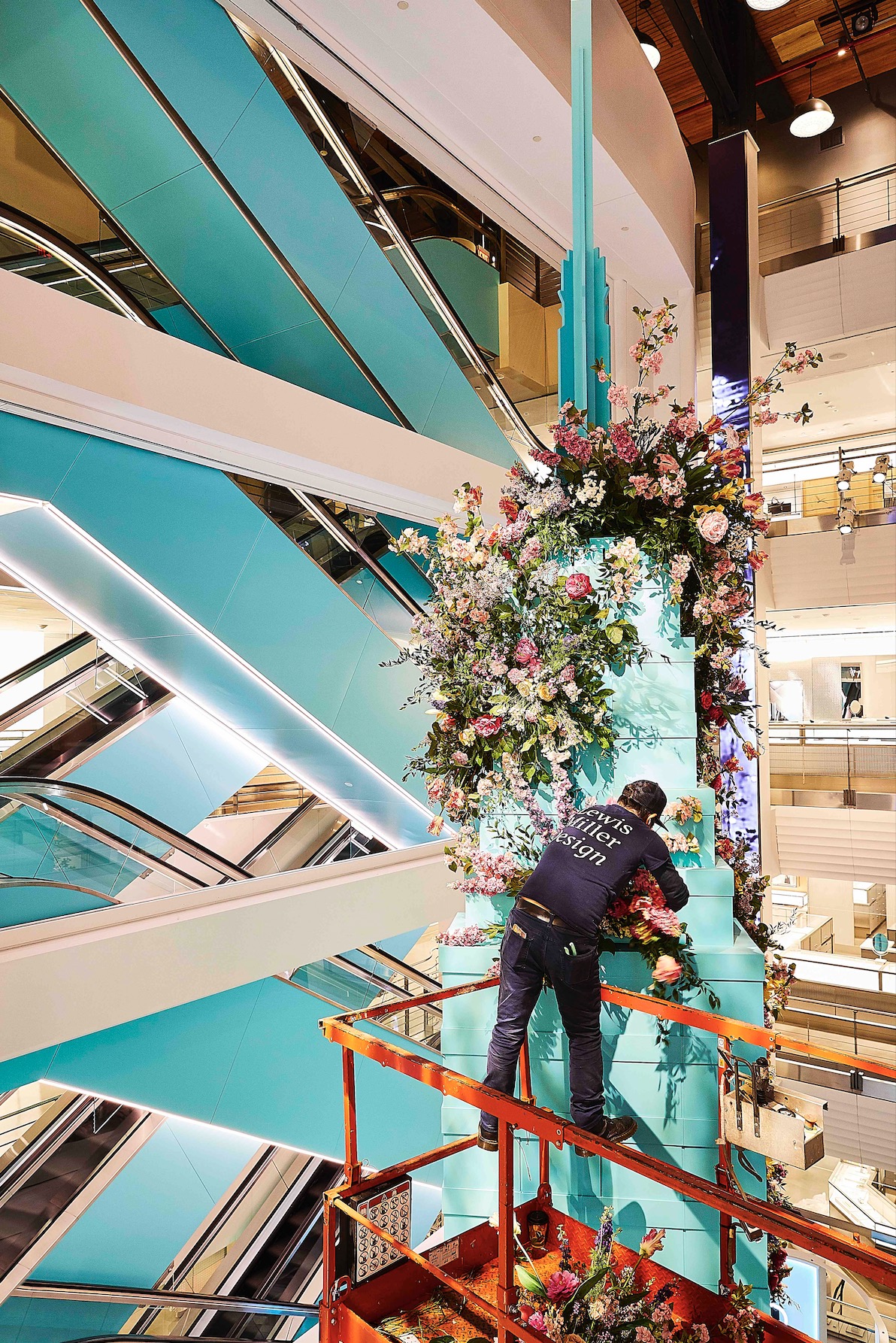 Tiffany & Co Flagship Flaunts a Special Flower Flash For Mother's