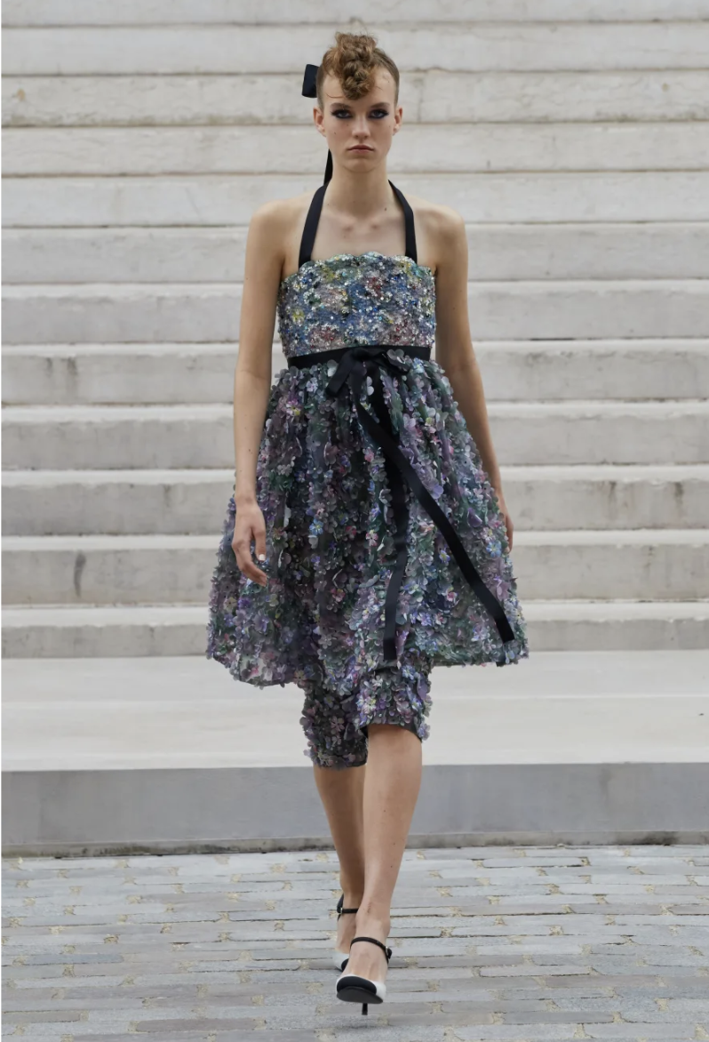  A dress embroidered with water-lilies, inspired by impressionist painters.