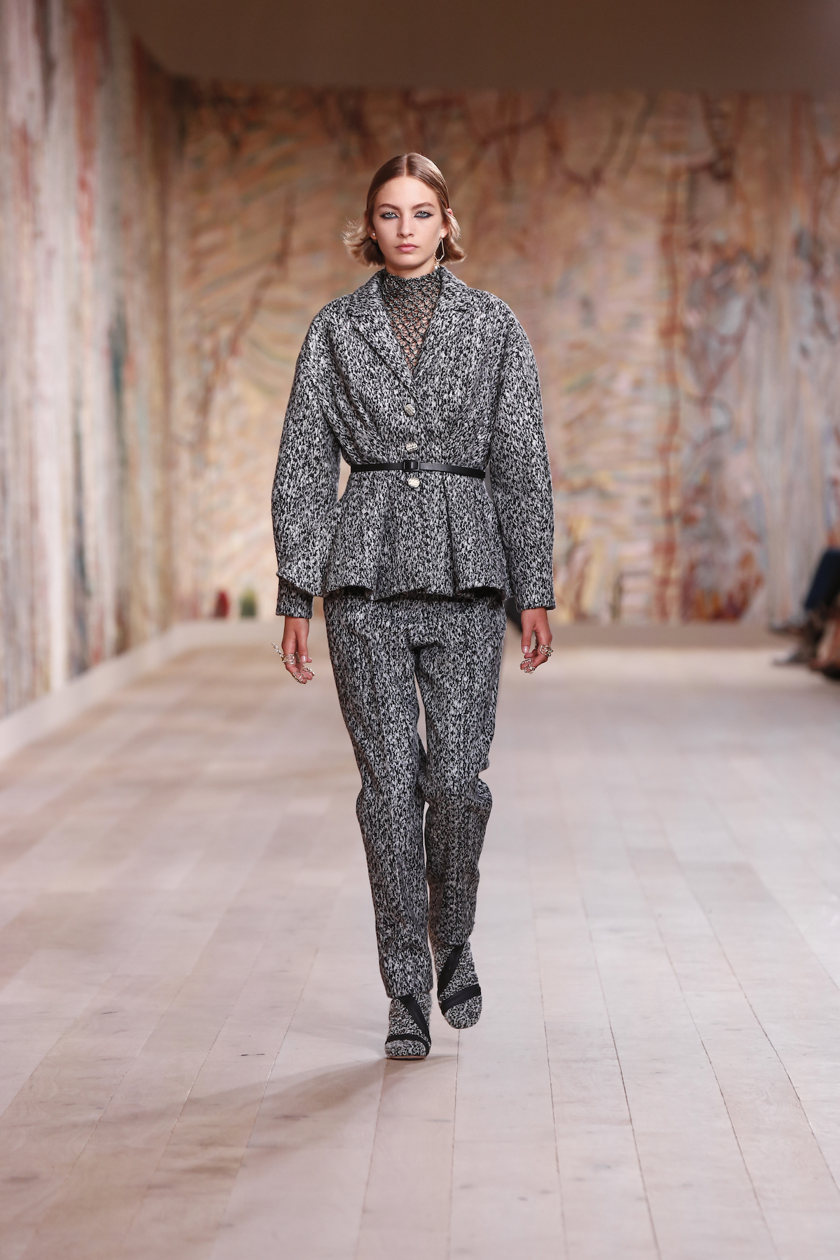 Christian Dior : Runway - Paris Fashion Week - Haute Couture Fall/Winter  2021/2022 - University of Fashion Blog