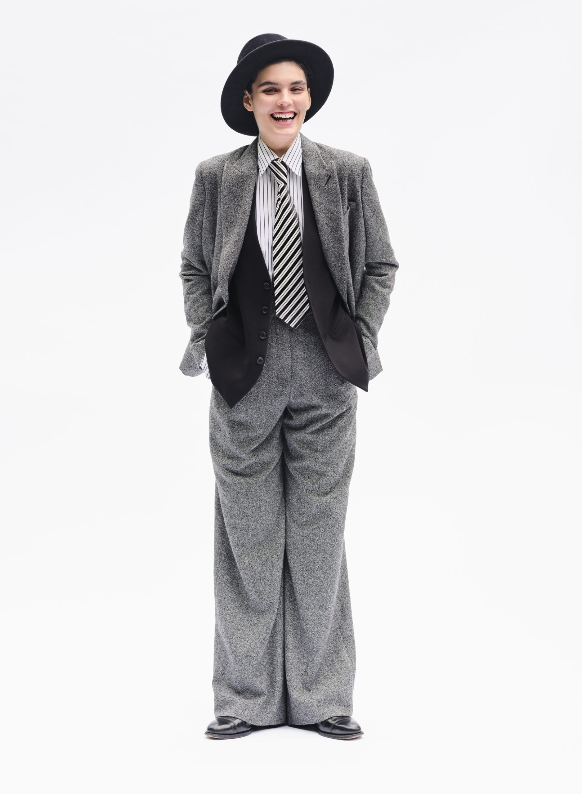  Jacket and pants <strong>Emporio Armani</strong>, Vest and hat <strong>Ann Demeulemeester</strong>, Shirt and tie <strong>Charvet</strong>, Shoes <strong>Church’s</strong>