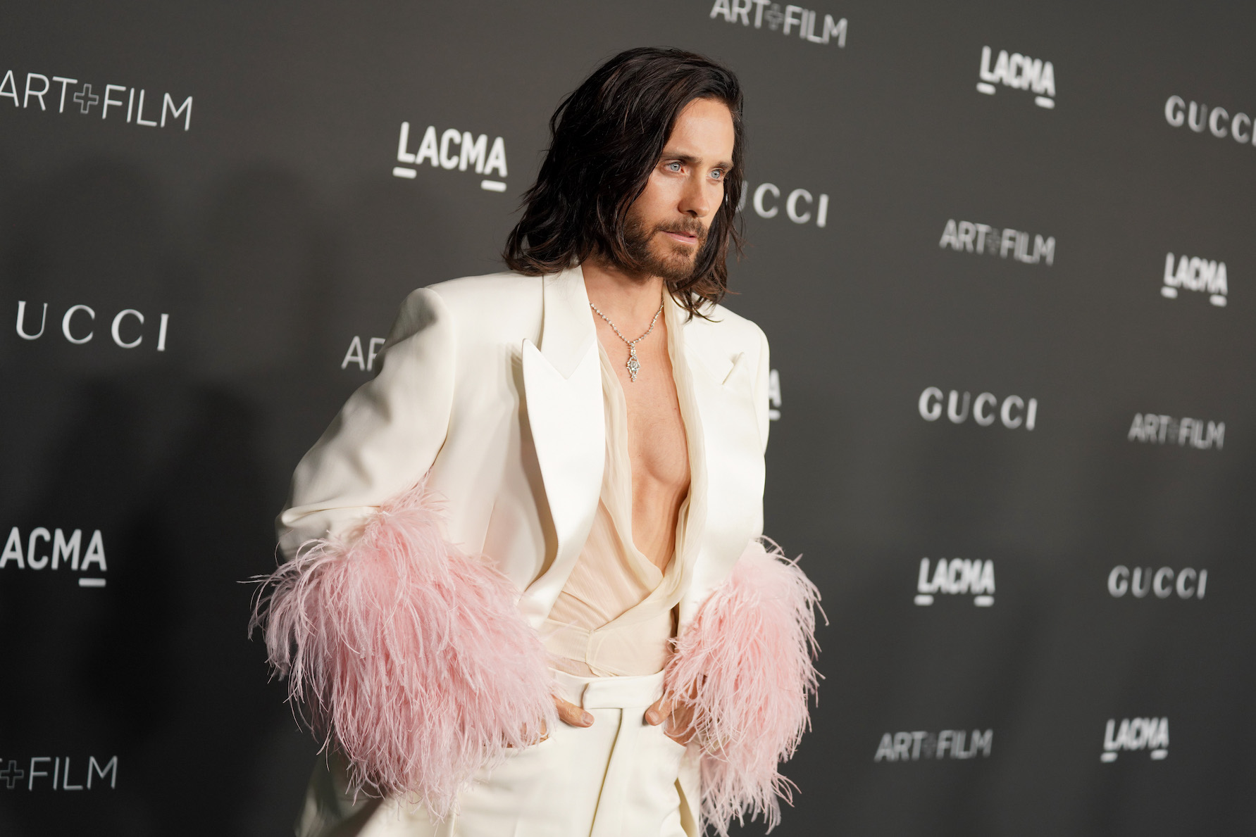  LOS ANGELES, CALIFORNIA - NOVEMBER 06: Jared Leto, wearing Gucci, attends the 10th Annual LACMA ART+FILM GALA honoring Amy Sherald, Kehinde Wiley, and Steven Spielberg presented by Gucci at Los Angeles County Museum of Art on November 06, 2021 in Los Angeles, California. (Photo by Presley Ann/Getty Images for LACMA)