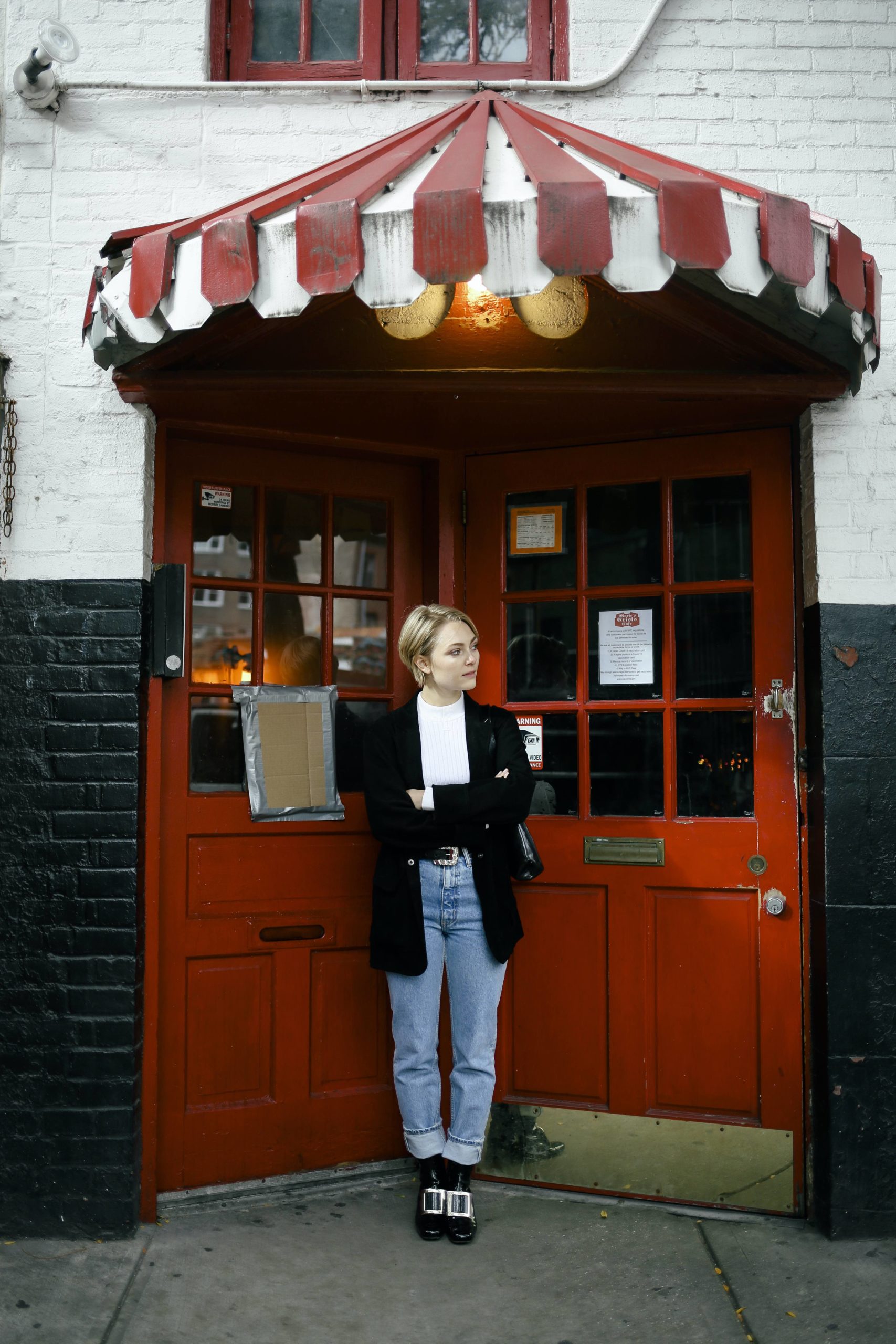  AnnaSophia wears pants <strong>MOUSSY VINTAGE </strong>