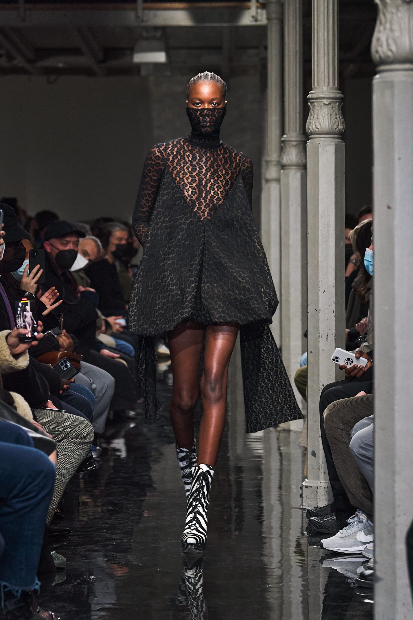 Alaïa's Summer-Fall 22 Collection Is The Definition Of Fashion - V Magazine