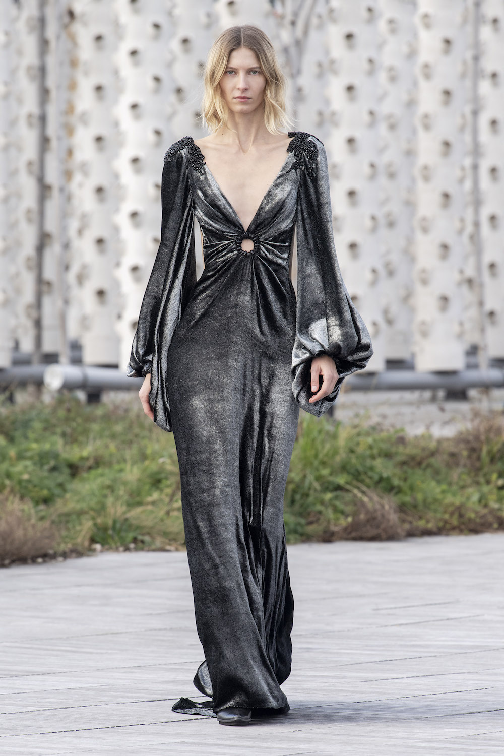  A look from the Azzaro Couture Spring Summer 2022 show.