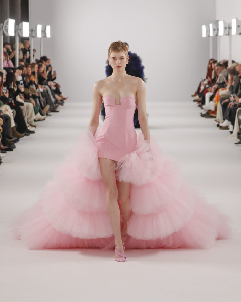 Carolina Herrera's FW 2022 Collection: Dresses, Bows, And Ruffles Galore