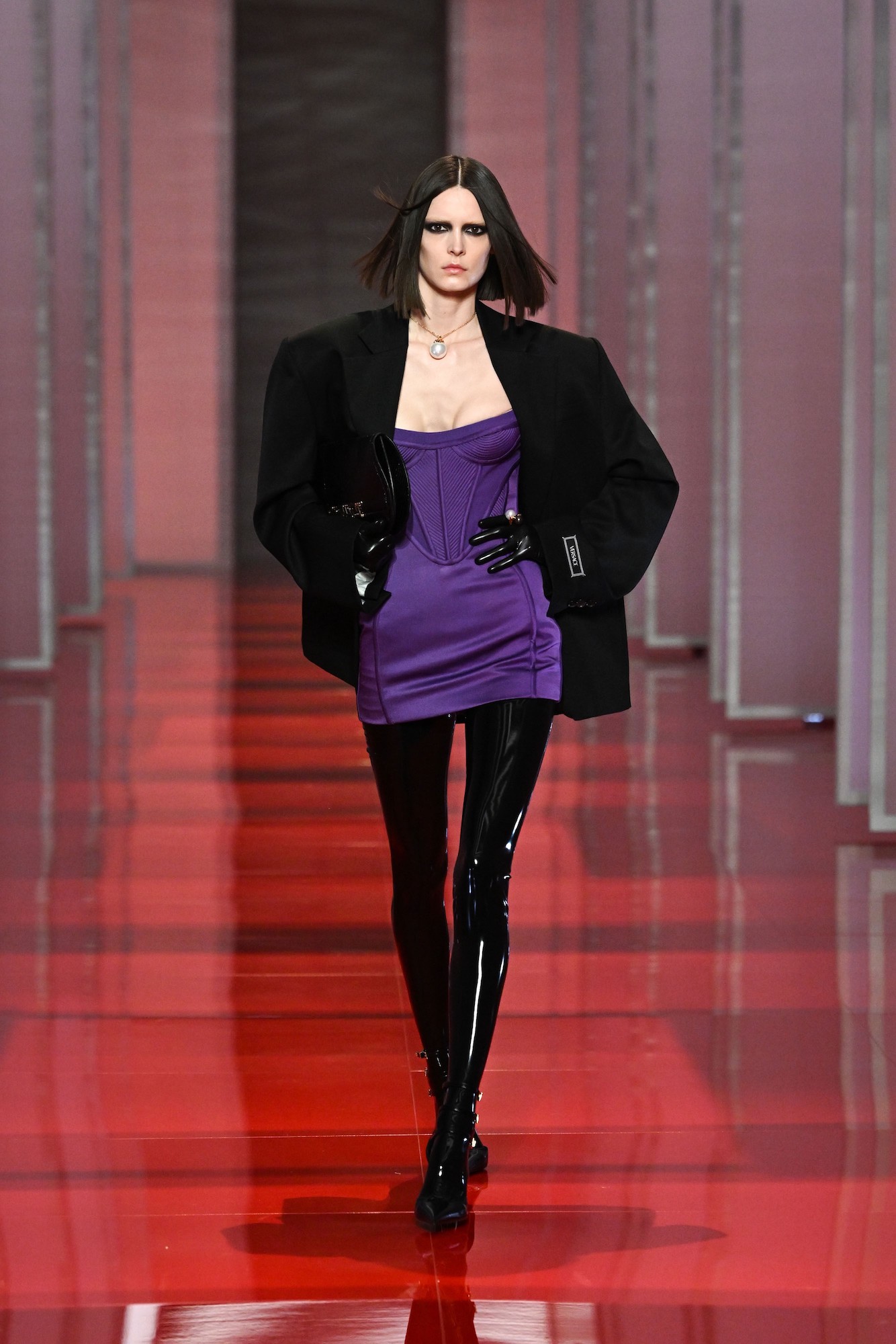 Versace Autumn/Winter 2022: Looks for the Modern It Girl - V Magazine