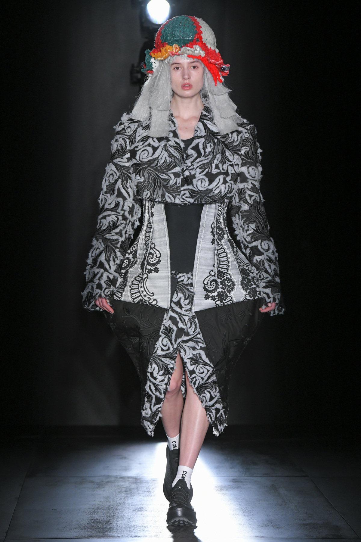  A look from the Comme des Garçons RTW Fall 2022 collection.