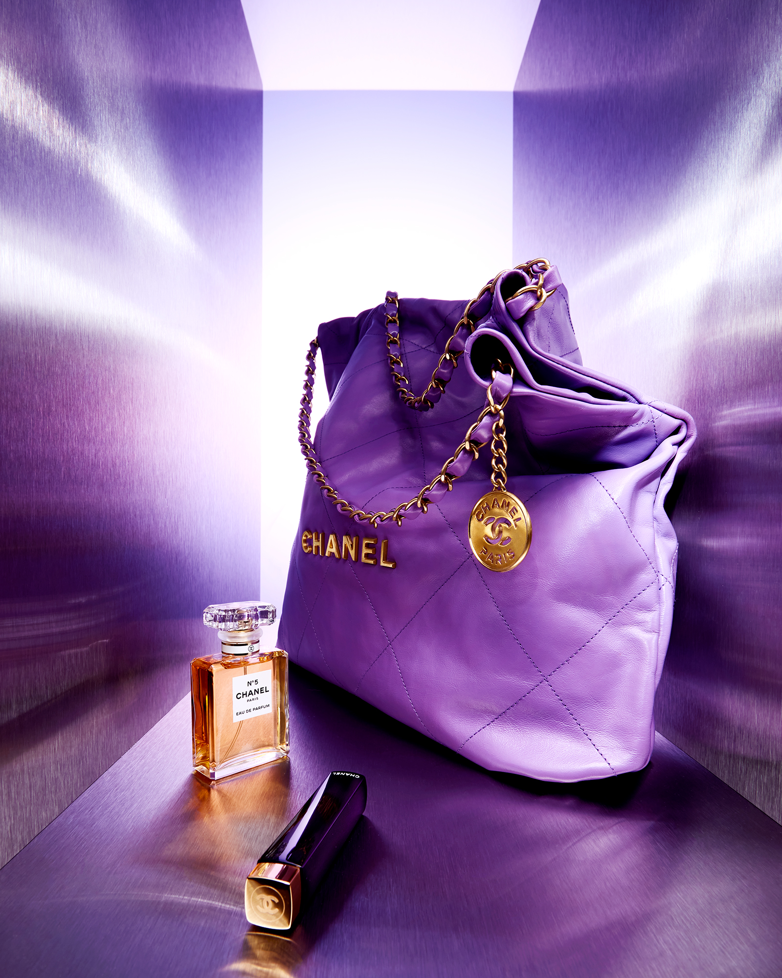 Chanel 22 mini handbag, Shiny calfskin & gold-tone metal , purple