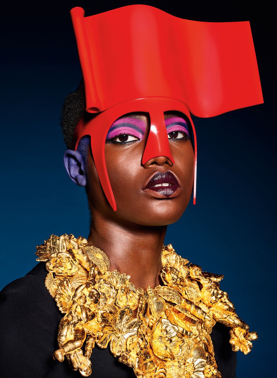  Dress MOSCHINO Headpiece NATASHA MORGAN On eyes HAUS LABS HY-Power Pigment Paint in Sapphire Matte, Fuchsia Matte On lips CHANEL BEAUTY Rouge Coco Flash in #128 Mood
