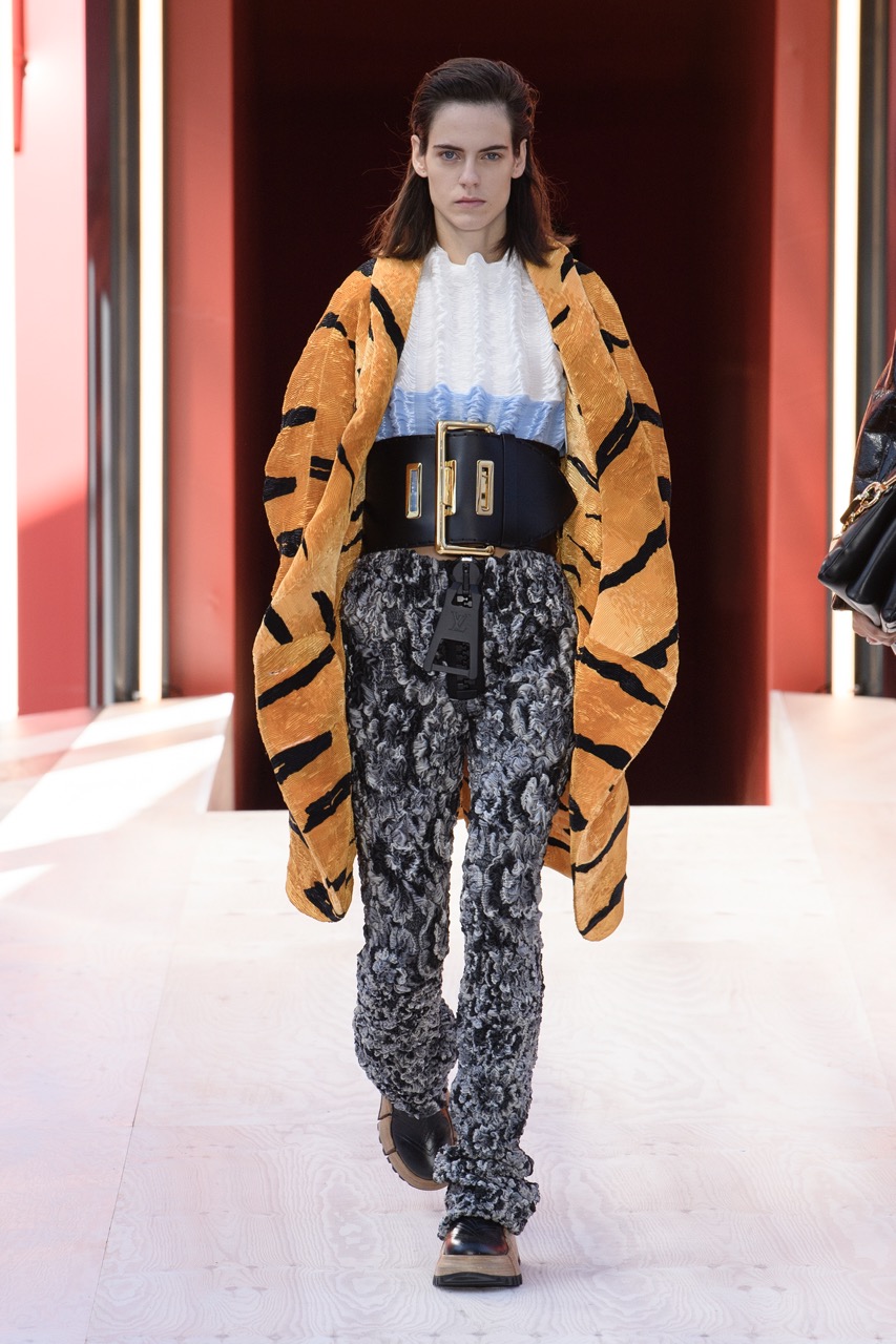 Ghesquière Ventures Into The Facets Of Femininty: Louis Vuitton SS23  Womenswear - V Magazine