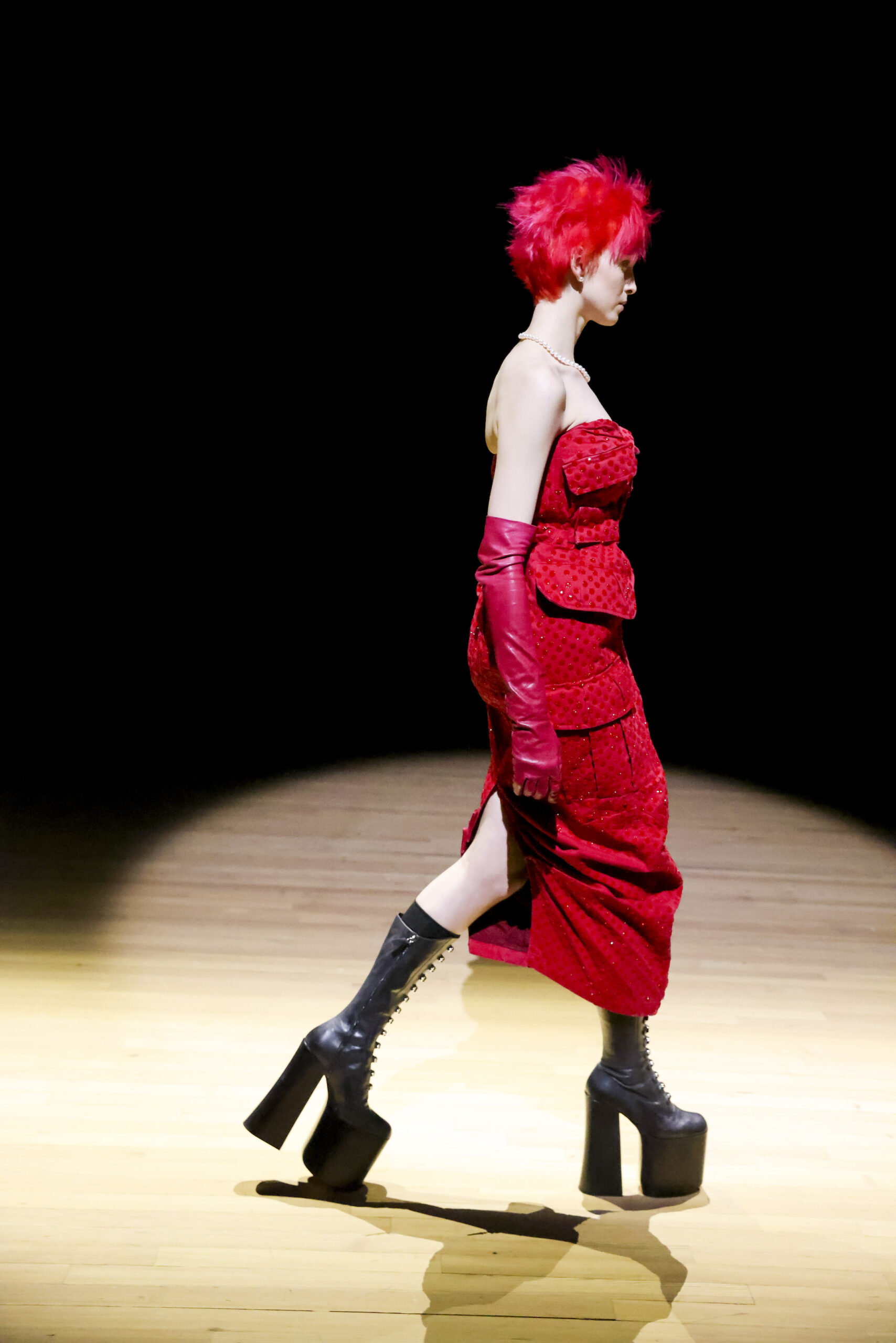 Marc Jacobs Honors Vivienne Westwood in his Spring 2023 Presentation ...