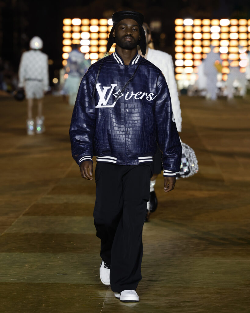 Dandys, camouflage, damier et pluie de stars: Vuitton à l'ère Pharrell  Williams – L'Express