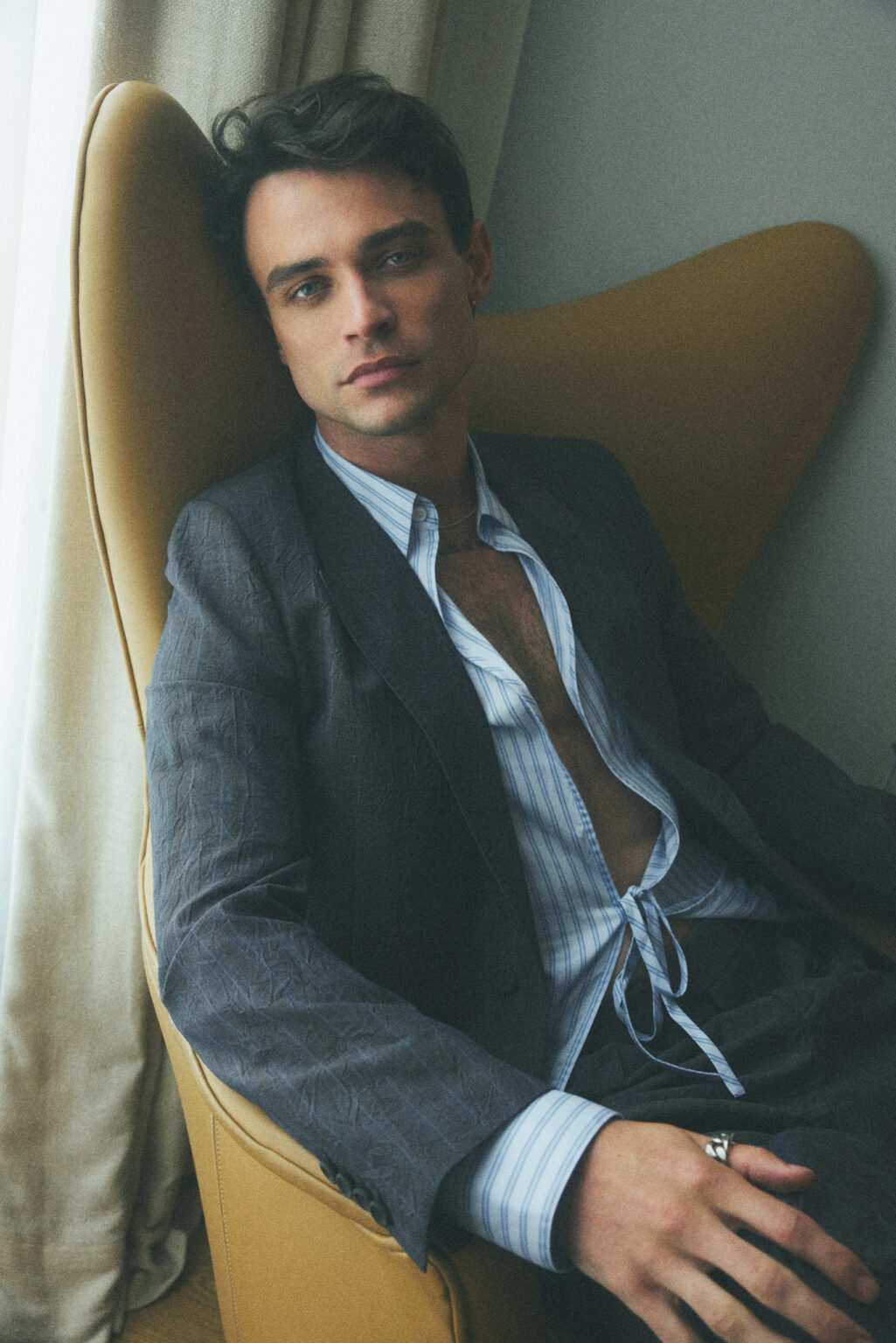 Getting Ready: Thomas Doherty Suits It up for Dior Men’s SS25 Show - V