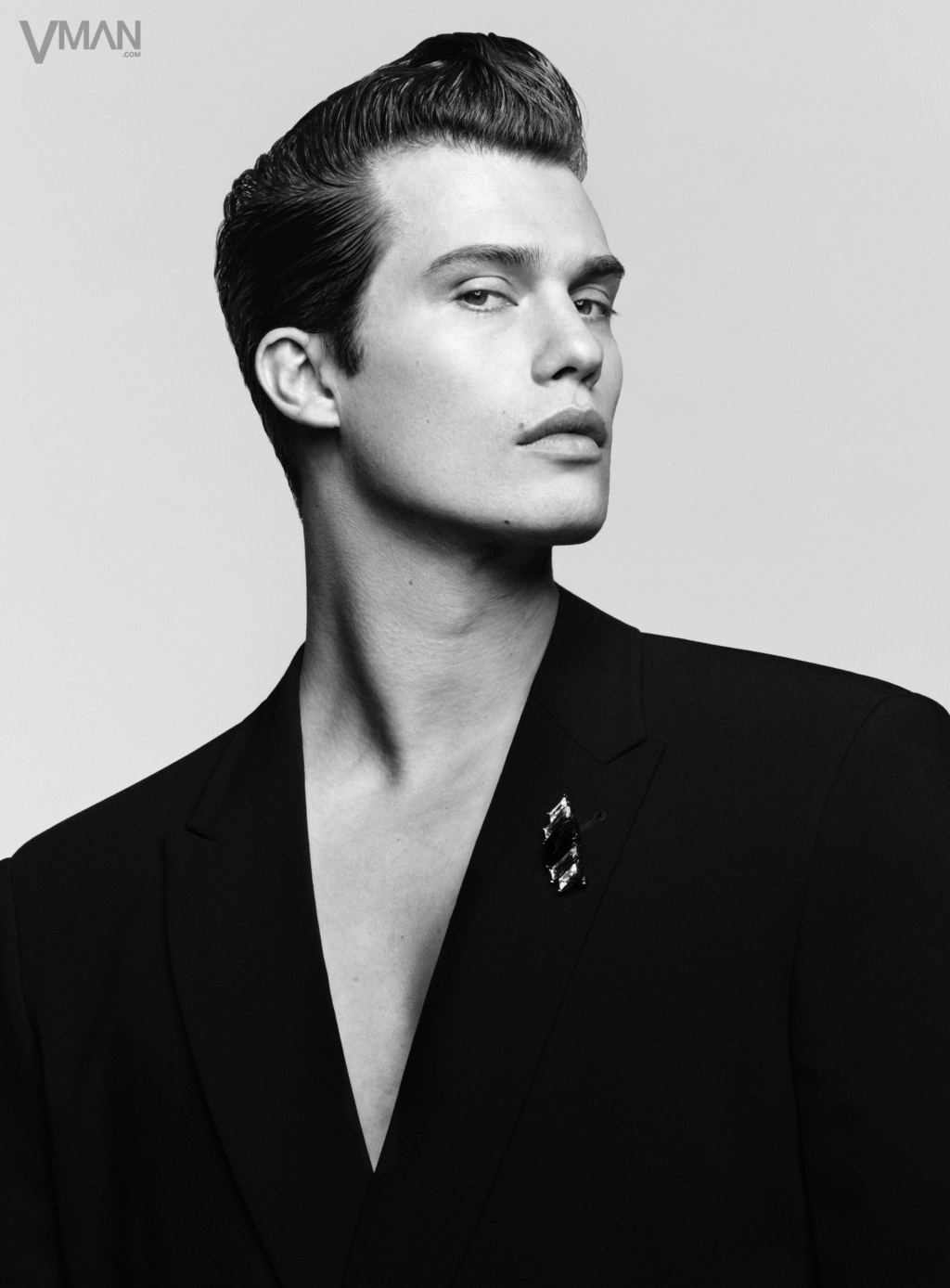 260517_LI_VMAGAZINE_NICHOLASGALITZINE_SH