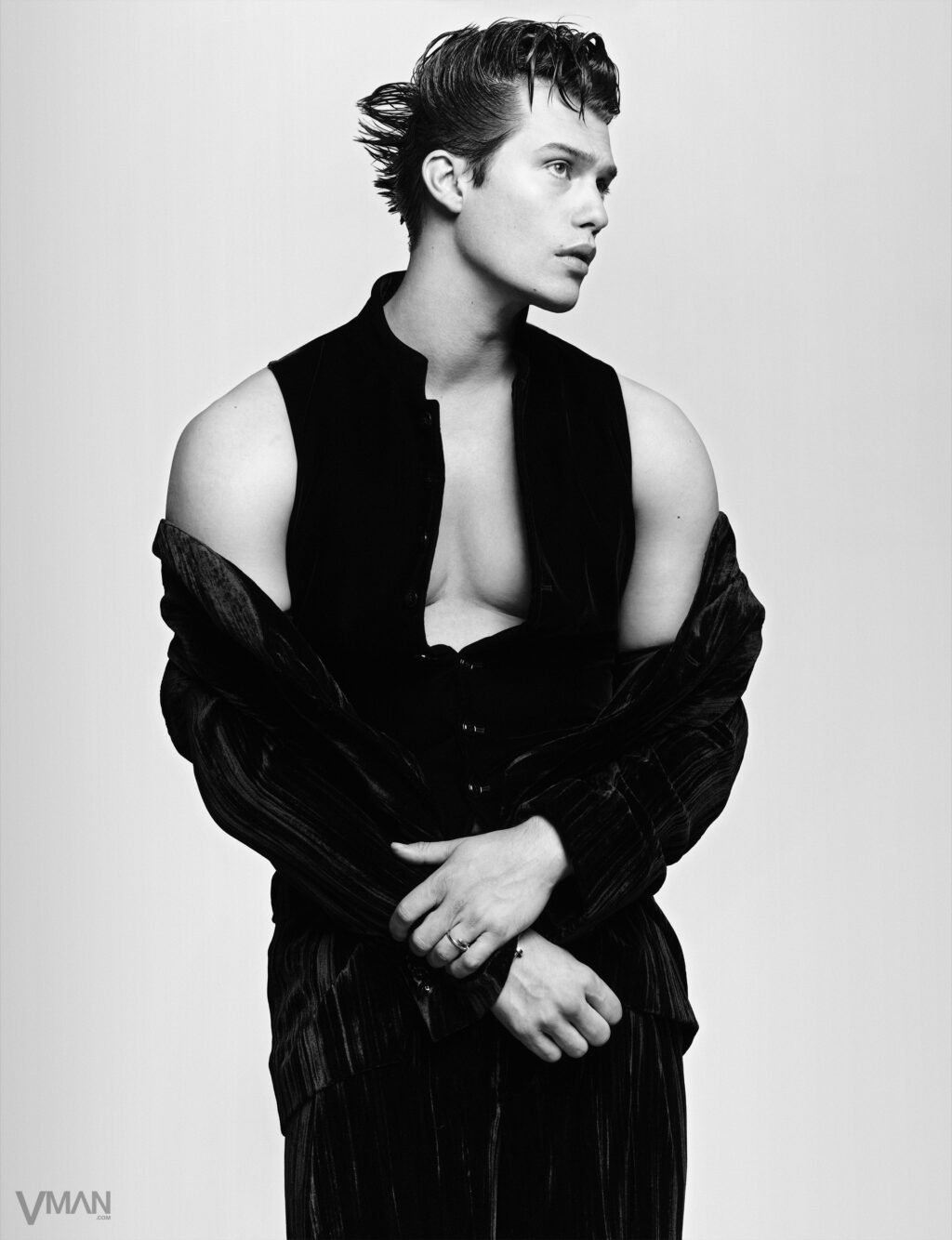 260517_LI_VMAGAZINE_NICHOLASGALITZINE_SH